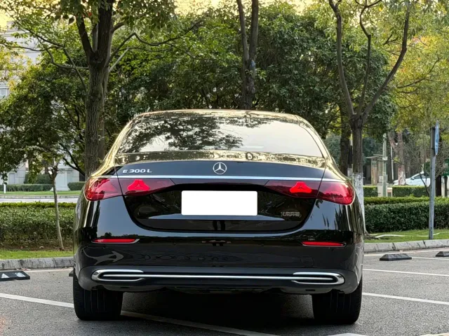 Mercedes-Benz E-Class — Фото автомобиля 8