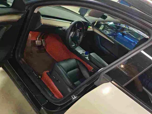 Tesla Model Y — Фото автомобиля 2
