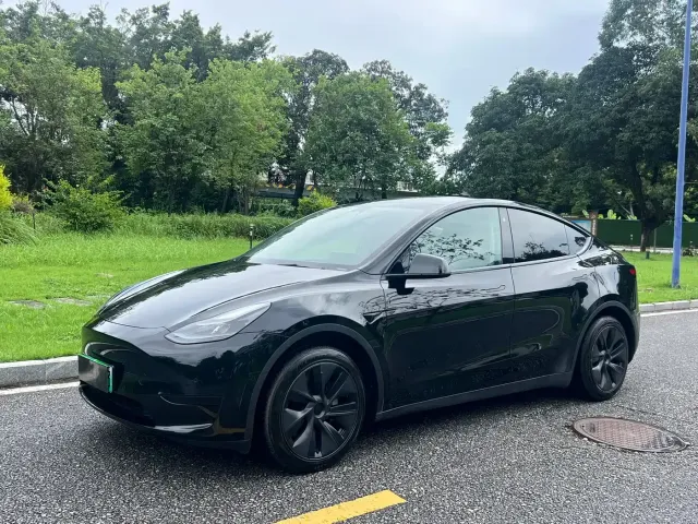 Фотография автомобиля — Tesla Model Y