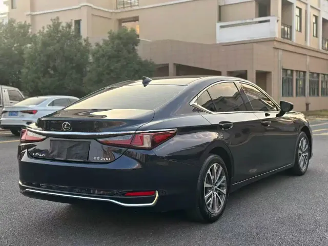 Lexus ES — Фото автомобиля 9
