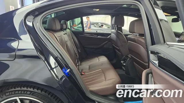 BMW 5 Series G30 — Фото автомобиля 17