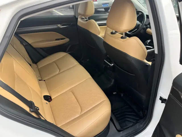 Geely Emgrand L — Фото автомобиля 12