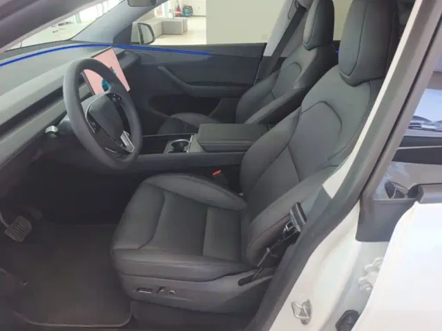 Tesla Model Y — Фото автомобиля 14