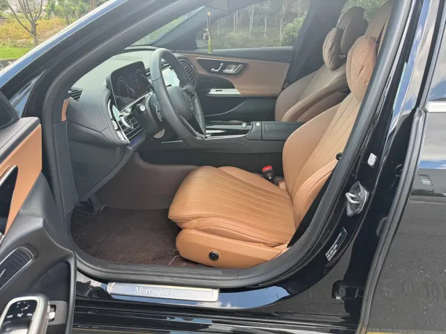 Mercedes-Benz E-Class — Фото автомобиля 7