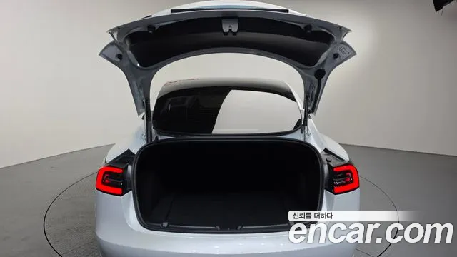 Tesla Model 3 — Фото автомобиля 19