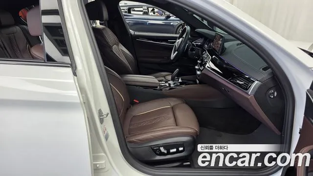 BMW 5 Series G30 — Фото автомобиля 11