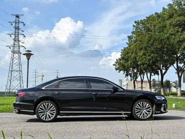 Audi A8 — Фото автомобиля 4