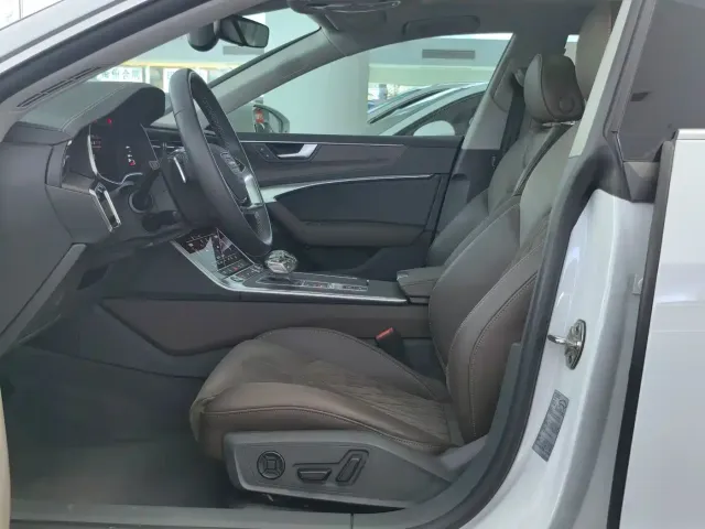 Audi A7L — Фото автомобиля 7