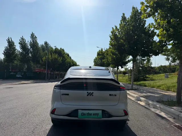 IM Motors LS6 — Фото автомобиля 8