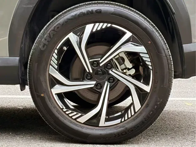 Geely Boyue — Фото автомобиля 9