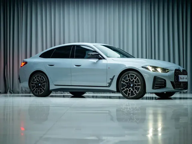 BMW BMW 4 Series 2024 430i Gran Coupe M Sport Shadowline Package — Фото автомобиля 4