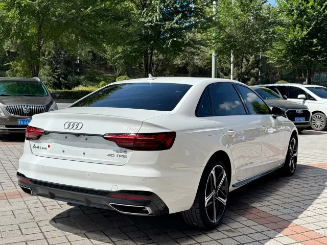 Audi A4L — Фото автомобиля 16