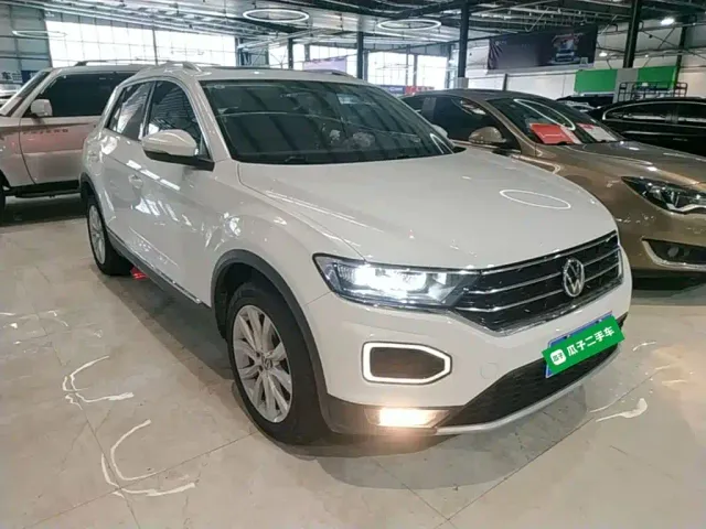Volkswagen T-Roc — Фото автомобиля 3