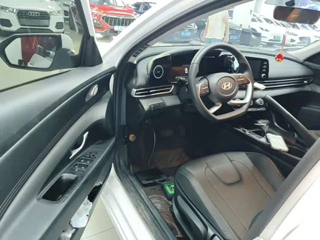 Hyundai Elantra 2023 1.5L CVT GLX Elite Edition — Фото автомобиля 15