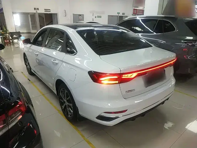 Geely Emgrand — Фото автомобиля 4