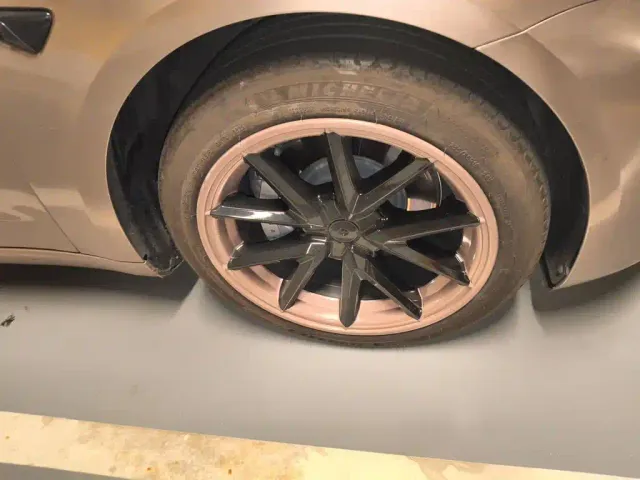 Tesla Model 3 — Фото автомобиля 25