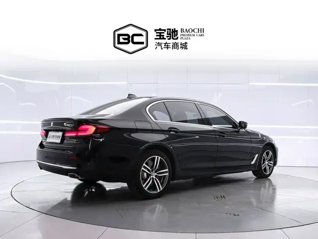 BMW 5 Series — Фото автомобиля 3