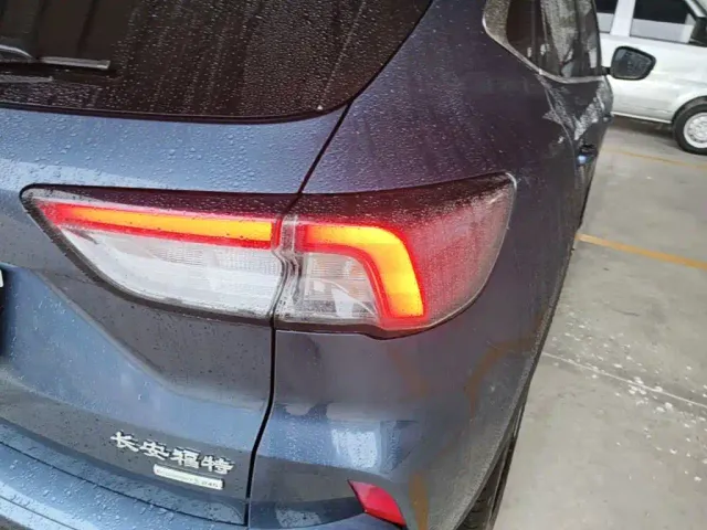 Ford Escape — Фото автомобиля 7