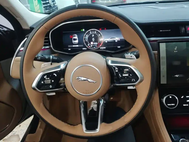 Jaguar XFL — Фото автомобиля 10