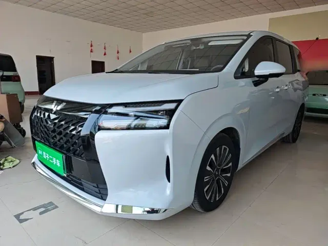 Фотография автомобиля — Wuling Starlight 730