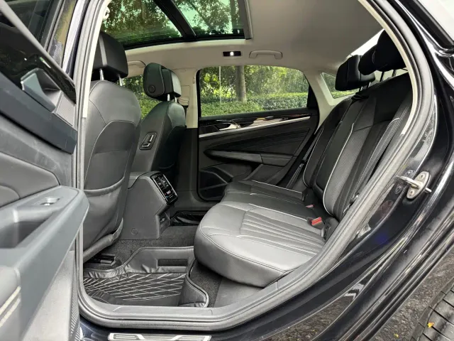 Volkswagen Passat — Фото автомобиля 10