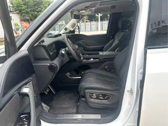 BYD U8 — Фото автомобиля 8