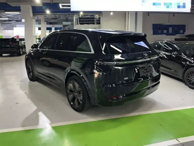 Li Auto L7 — Фото автомобиля 4
