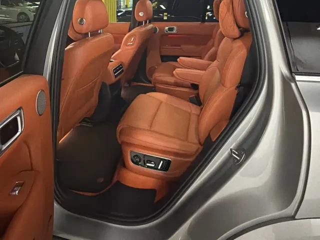 Li Auto L8 — Фото автомобиля 5