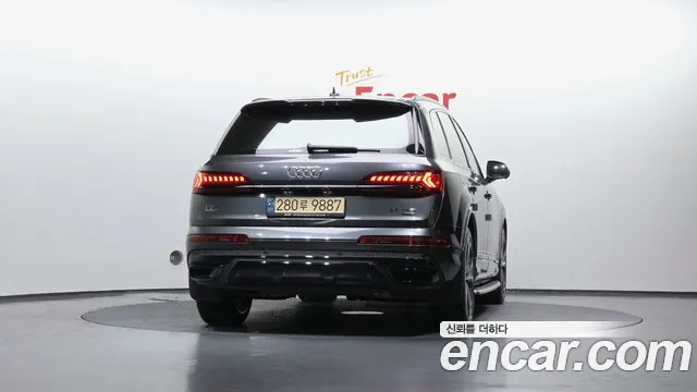 Audi Q7 55 TFSI quattro Premium — Фото автомобиля 4