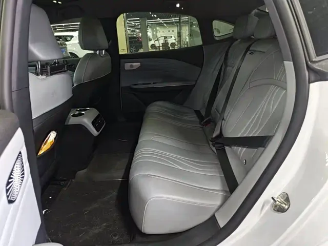 Geely Galaxy E8 — Фото автомобиля 16