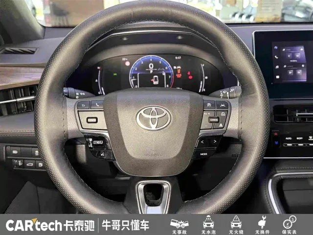 Toyota Avalon — Фото автомобиля 19