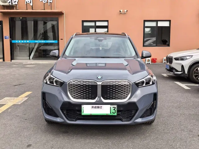 Фотография автомобиля — BMW iX1