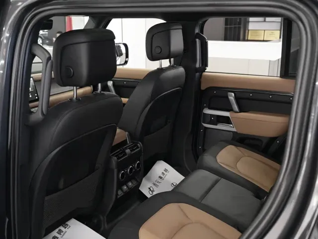 Land Rover Defender — Фото автомобиля 9