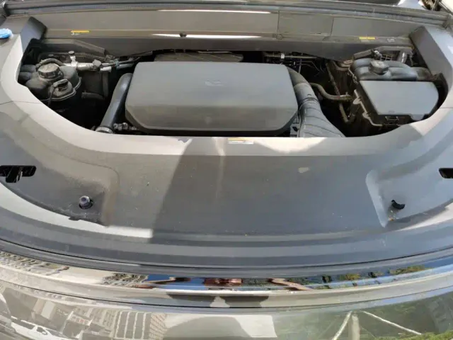 Li Auto L8 — Фото автомобиля 10