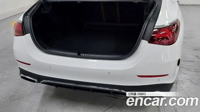 Mercedes-Benz E-Class — Фото автомобиля 11