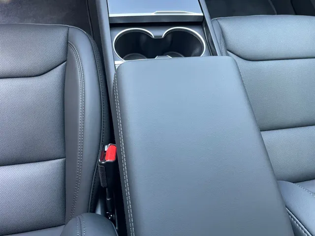 Tesla Model Y — Фото автомобиля 24