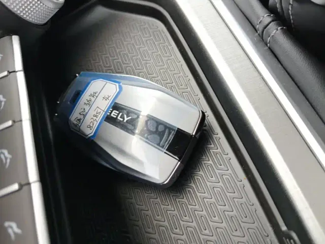 Geely Binyue — Фото автомобиля 8