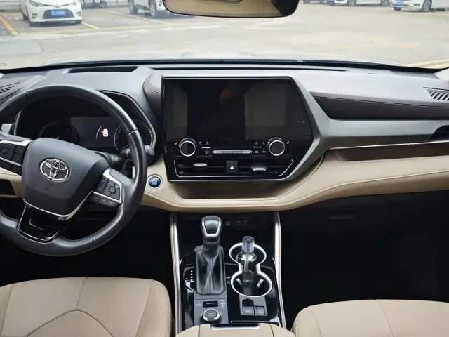 Toyota Highlander — Фото автомобиля 13