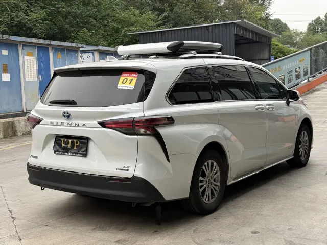 Toyota Sienna — Фото автомобиля 4