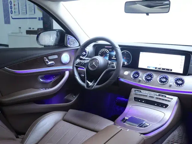 Mercedes-Benz E-Class — Фото автомобиля 14