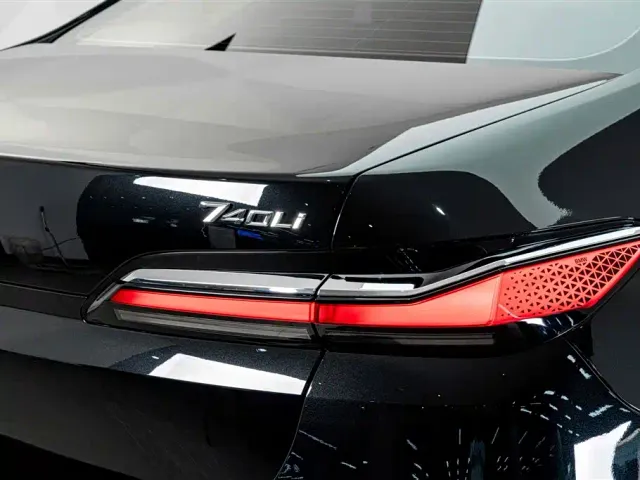 BMW 7 Series — Фото автомобиля 8