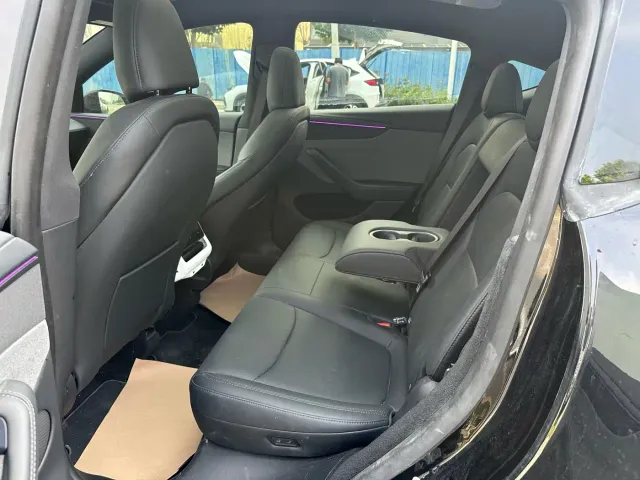 Tesla Model Y — Фото автомобиля 12