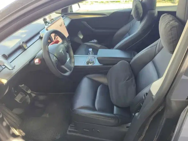 Tesla Model Y — Фото автомобиля 9