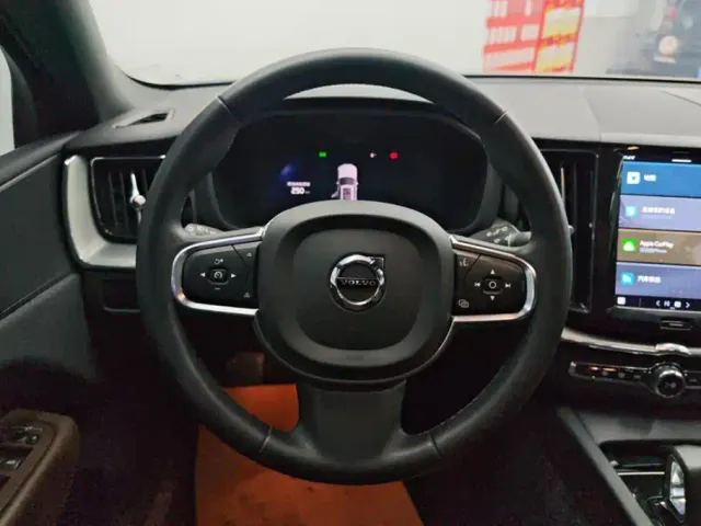 Volvo XC60 — Фото автомобиля 15