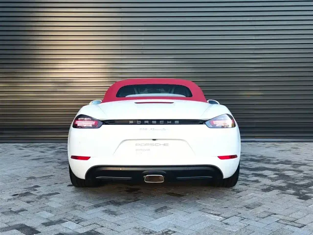 Porsche 718 — Фото автомобиля 9