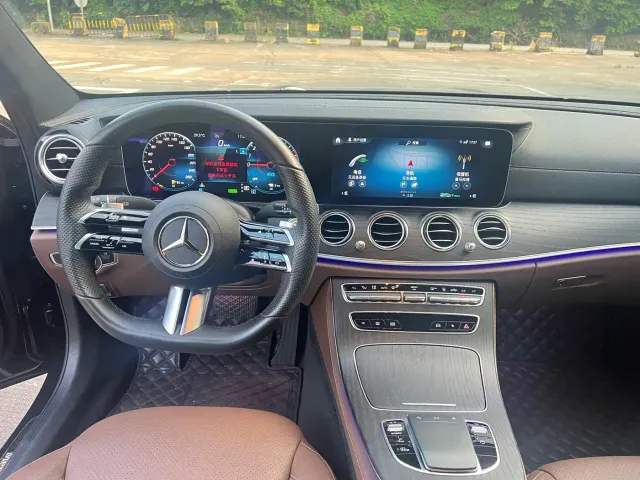 Mercedes-Benz E-Class — Фото автомобиля 14