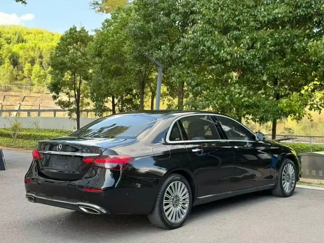 Mercedes-Benz E-Class — Фото автомобиля 7