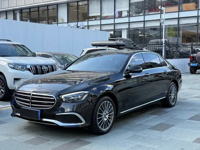 Фотография автомобиля — Mercedes-Benz E-Class