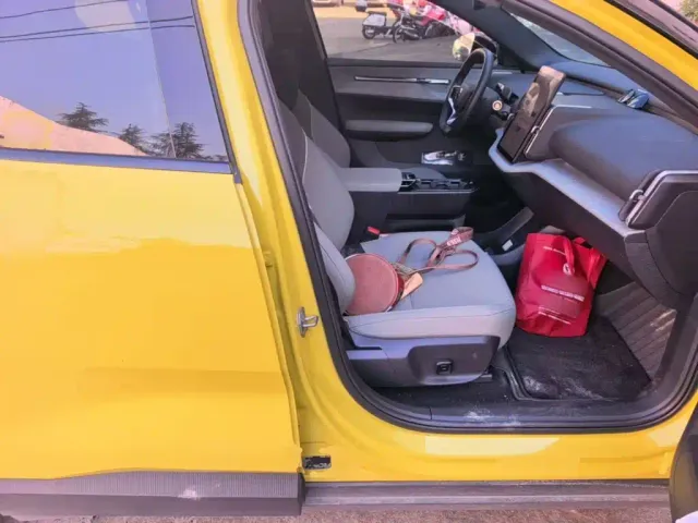 Volvo EX30 — Фото автомобиля 24