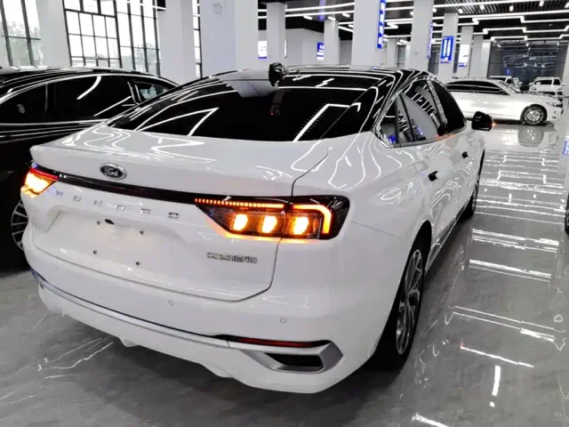 Ford Mondeo — Фото автомобиля 6